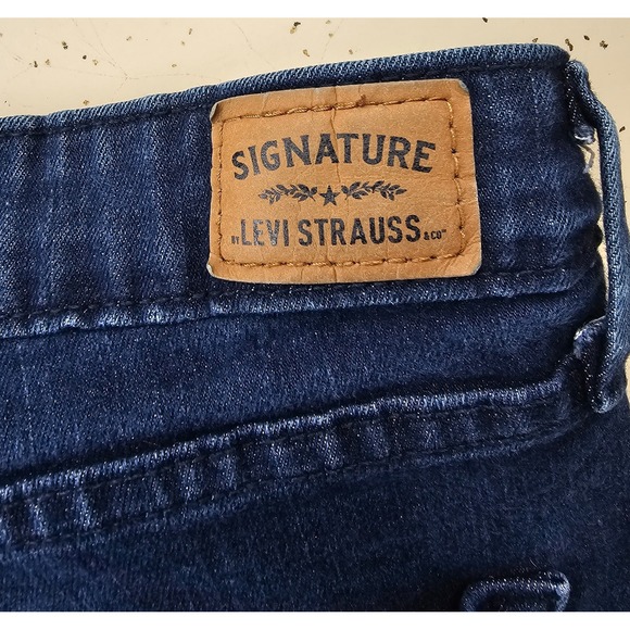 Signature Levi Strauss Mid Rise Bootcut Jeans Dark Wash Denim Size 14 - Picture 8 of 8